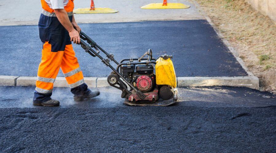 Professional gutter cleaning in Bascom, FL